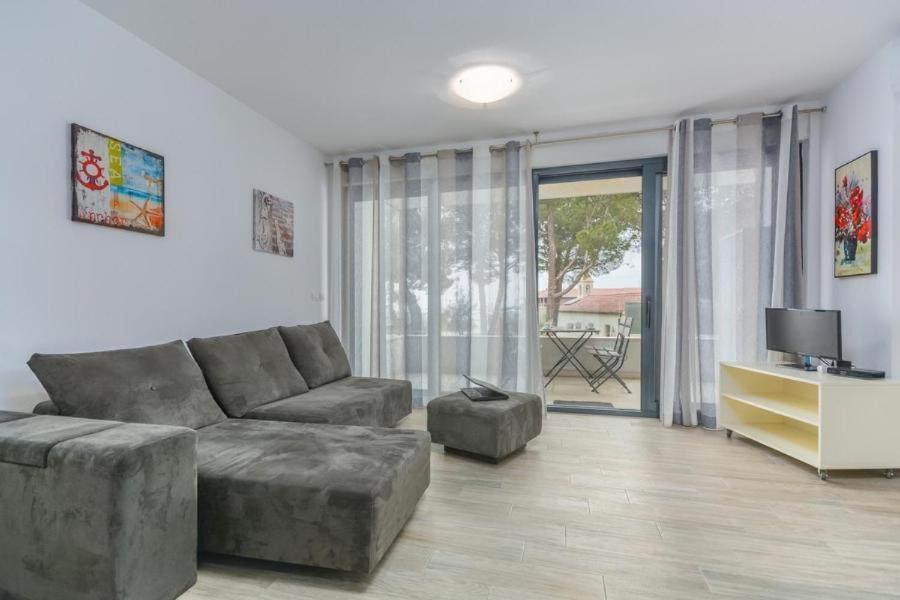 Lux Hotel Novigrad Istria Exterior foto